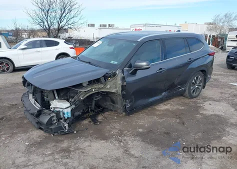 2021 Toyota Highlander Xle z USA, uszkodzony, nr VIN 5TDGZRBH3MS058831